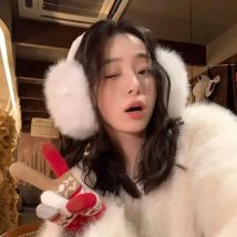 White Cute Plush Earmuffs Suitable for Winter Women's Outdoor Travel Keeping Warm Fashionable Providing Cold Protection Earmuff