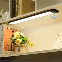 Ultracienkie oświetlenie szafki LED Akumulatorowe światło z czujnikiem ruchu Lampki nocne USB Lampa