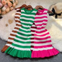 YuooMuoo Chic Mode Sexy Paket Hüfte Rüschen Sommer Kleid 2025, Sommer Y2K Streifen Gestrickte Mini Party Kleid Streetwear Outfits
