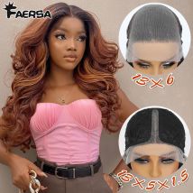 Latisha 13X6 HD 13X5X1 synthetische Lace-Front-Perücken, lockige, vorgezupfte Lace-Frontal-Perücke mit Pony für Frauen, Highlight mit Babyhaar