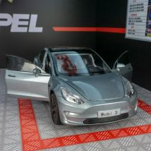 Modell 3 Aluminium Auto Spielzeug Modell Modell Modell Auto Mittel konsole dekorative Ornamente Display Sound Licht Kinder Spielzeug