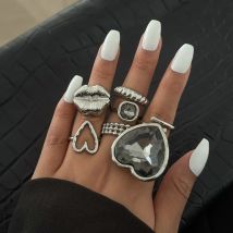 7pcs Set  Exaggerated Personality Geometric Threaded Lip Black Heart-shaped Acrylic Diamond Opening Rings for Women Jewelry Sets