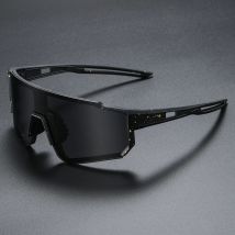 Ein Paar stilvolle Herrenbrillen. Futuristische Brille mit großem Rahmen, geeignet für Männer, Frauen, Mode und Fotografie