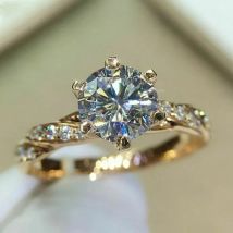 Huitan Fancy Twist Band Runde Zirkonia Einstellungen Frauen Ringe Gold Farbe Vorschlag Hochzeit Zubehör Mode Schmuck Groß