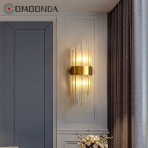Lampada da parete moderna di lusso nordica Lampada da parete per interni in vetro Tubo di cristallo Corpo in ferro Paralume Sconce Light Up Down Arredamento camera da letto Corridoio Lustri
