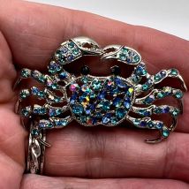 Neue modische blaue Kristall-Krabbenbrosche für Damen und Herren, niedliche Tierbrosche, modischer Bankett-Schmuck, Urlaubsgeschenk