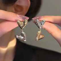2024 neue Mode Punk Gold Silber Farbe Herz Ohrring für Frauen unregelmäßigen Flügel Asymmetrie Metall Tropfen Ohrring Party Schmuck Geschenk