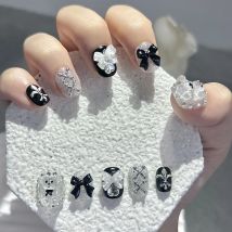 10 Stück schiere Spitze Bär Nail Art Patches Dark Lolita handgemachte tragbare Nägel abnehmbare Schleife Diamant Glitter süße coole gefälschte Nägel