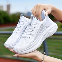 Casual Laufschuhe Sommer Mode Anti Slip Wandern Mesh Atmungsaktivität Sportschuh Tennis Frau Trend Frau Turnschuhe Paar