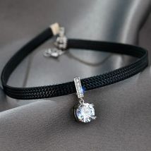 Glitter zircone ciondolo geometrico girocollo Sexy collana corta in pelle nera per le donne temperamento accessori gioielli estetici
