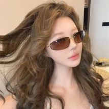 Neue helle farbige Sonnenbrille für Damen, silberne Sonnenbrille für frühes Frühjahr für würzige Mädchen, Quecksilber-Linsenmode