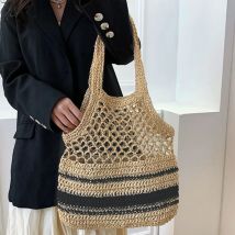 Hohle Stroh Frauen Umhängetaschen Papier gewebte Dame handgemachte Handtaschen Sommers trand große Einkaufstasche große lässige Shopper Geldbörsen 2023