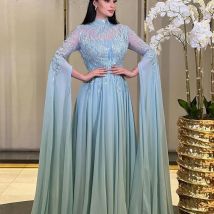 Maßgeschneidertes Kleid, elegant, Vintage-Stil, grüne Pailletten, Perlenstickerei, Rüschenball, formelle Anlässe, Abschlussballkleid, Abendparty-Kleider