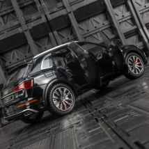 1:24 Collezione di ornamenti per modelli di auto in lega Audi Q5, porte giocattolo pull-back acusto-ottiche per bambini e bagagliaio del cofano possono essere aperti.