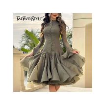 TWOTWINSTYLE Solide Verstärktes Taste Abnehmen Kleider Für Frauen O Hals Langarm Hohe Taille Patchwork Rüschen Weibliche Mode Neue