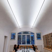 Nuova lampada da parete moderna Skyline Striscia LED Luce notturna Lampadario in acciaio lineare Libreria Corridoio Corridoio Decorazione Illuminazione Presa di fabbrica