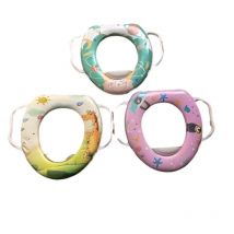 Packen Sie Kinder-Toilettensitze, verschiedene Cartoon-Muster, weiches PVC-Material, mit Griffen, für das Töpfchentraining von Kleinkindern