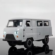 1/18 Spielzeug-Druckguss-Legierung, russisches UAZ TRAVELER-Automodell mit Rückzugsfunktion, Ton- und Lichtfahrzeuge, Spielzeugmodell für Jungen, Geschenke