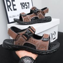 Sommer Herren Sandalen PU Leder Leichte Offene spitze Flache Herren Freizeitschuhe Outdoor Walking Sandalen für Männer Strandschuhe Größe 39-46
