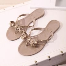 2021 frau Sandalen Wohnungen Mode Frau Flip-Flops Sommer Schuhe Wohnungen Sandalen Kühlen Strand Nieten Schuhe Sandalen Mädchen Größe 36-40