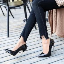 13CM Metallo Stiletto Tacchi alti Pompa Nero Rosso Pelle verniciata Punta a punta T Stage Show Scarpe Slip On Tacchi da sera Club Calzature
