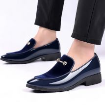 Schuhe für Männer Party Luxus Patent Schuh für Männer Italienische Oxfords Schuhe Mann Slip auf Loafers Männlich Plus Größe Punkt Zehe Samt Schuhe