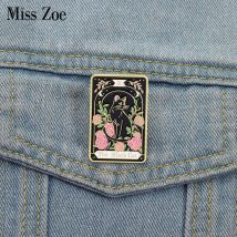 Die schwarze Katze Tarot Emaille Pins Custom Night Sky Rose Broschen Revers Abzeichen Kleidung Tier Schmuck Geschenk für Kinder Freunde
