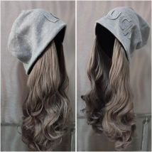 Parrucca marrone con cappello grigio Capelli lunghi ondulati Parrucca riccia da 26 pollici Sintetica per parrucca invernale per donna Parrucca per capelli naturale di alta qualità