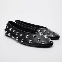 2024 neue Niet Runde Kopf Flache Schuhe Luxus Schwarz Leder Sandale Ballett Sandalen Silber Ball Metall Hohl Mary Jane Schuhe 34-42