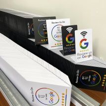 5YOA NFC-Karte Google Review Station 13,56 MHz programmierbarer Tisch NFC Google Reviews Display Biegekarte stehende Markenhalterung