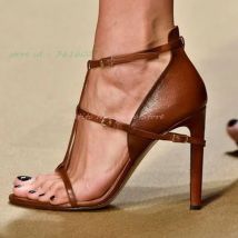 Offene spitze T-trägern Braun Sandalen Vintage Sexy Frauen Stiletto Abdeckung Heels Sandale Hallow Mode Dame Kleid Einzelne Schuhe