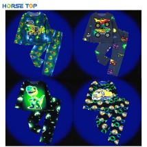 Jungen-Pyjama-Set mit Dinosaurier-Digitaldruck für die Heimdekoration, geeignet für Jungen im Alter von 2 bis 9 Jahren im Frühling und Herbst