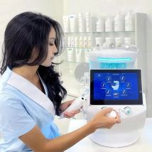 Najnowszy inteligentny system zarządzania skórą 7 w 1 z hydrodermabrazją w kolorze lodowego błękitu Wielofunkcyjna maszyna do pielęgnacji twarzy do dokładnego czyszczenia skóry