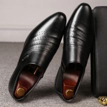 Zapatos Frühling Männer Leders chuh geschnitzt Business formelle Kleid britischen Stil großen Männer Schuh ausgehöhlt perforierte Männer Schuhe