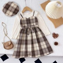 2024 frühling und Herbst Neue Mädchen Set Khaki Karierten Riemen Rock Gefälschte Zwei Stück + Woolen Hut Zwei Stück set Kinder der Kleidung