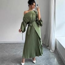 Neue Herbst- und Winterstile für europäische und amerikanische Frauen. Einfarbiges, plissiertes Abendkleid mit Gürtel für Damen. S-XXL