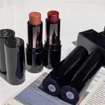 Kleiner schwarzer Tube-Mund, roter, feuchtigkeitsspendender, nicht verblassender, nicht färbender Becher, feuchtigkeitsspendender, langlebiger Bohnenpasten-Bleaching-Fest-Lippenstift