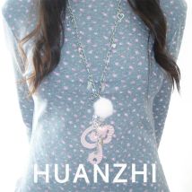 HUANZHI INS Simple Note Furball Wing Anhänger Halskette Y2K Personalisierte Accessoires für Frauen Mode Trendiger Schmuck 2025, Neu
