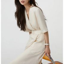 2025 Neues Kleid mit V-Ausschnitt und schmaler Taille und Gürtel, Damen-Halbarm-Temperament-Leinen-Seidenkleid, 50 % Seide, 50 % Leinen, Vintage-Kleid