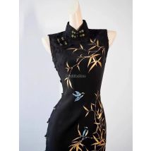 Retro-Cheongsam-Kleid im chinesischen Stil, schwarz, Stehkragen, ärmellos, Stickerei, schlank machend, elegant, langes Qipao-Kleid mit Schlitz