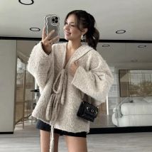 2024 Herbst und Winter Damenbekleidung Temperament vielseitige V-Ausschnitt langärmelige Schnür-Cardigan lose Plüsch-Textur-Jacke