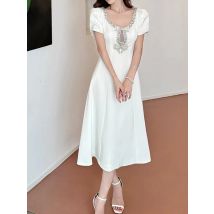 Leichtes, luxuriöses Rundhals-Schleifen-Diamant-Kurzarmkleid mit hoher Taille, Sommer, neue Taille, schlankmachendes Temperament, langer A-Linien-Rock.