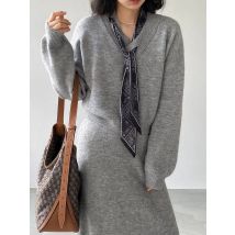 Grey Fashion Knitted Skirt Set For Women Autumn/Winter With Silk Scarf, V-Neck Sweater And Half Length Skirt Two Piece Set