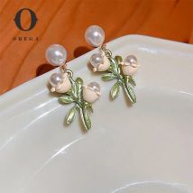 Obega Blumen form lange Quaste Tropfen Ohrring für Frauen trend ige Imitation Perle verbunden Kette langen Ohrring grün Epoxy Post Ohrring
