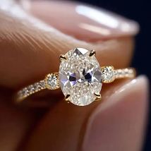 Huitan Fashion Women Ring Gold Color Simple Design Accessories Inlaid Bright Cubic Zirconia Elegant Jewelry for Engagement Daily