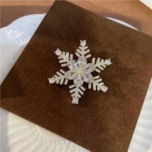 Elegante Rehkitz Brosche Zarte Kristall Schneeflocke Pin Weibliche Nette Persönlichkeit Mantel Pullover Süße Accessoires Geschenk Corsage