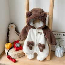 2025, Winter-Neuheit für Kinder, Neugeborene, Jungen, Cartoon-Bär-Outfits, Kleinkind-Baby-Overalls aus Korallensamt, Säuglingsspielanzug mit Kapuze und Reißverschluss, 0–24 Monate