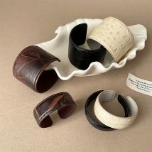 Minar übertriebene Armreifen mit mehreren PU-Lederstruktur und breiter Öffnung für Frauen und Mädchen, Großhandel, klobiges Manschettenarmband, StreetStyle