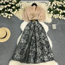 Mode Retro Kurzarm Satin gespleißt V-Ausschnitt Jacquard Tasche Kleider Frauen elegante Kurzarm gefälschte zweiteilige lange Kleid