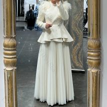 Maßgeschneiderte A-Linie-Abendkleider, knöchellang, Stehkragen, volle Ärmel, Abendkleid, modisches, drapiertes Partykleid mit Kristallfedern und Knöpfen